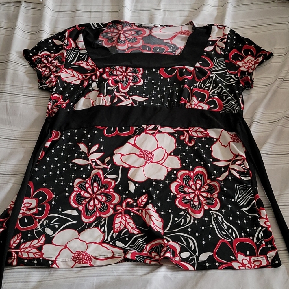 Claudia Richards Size Medium Shirt